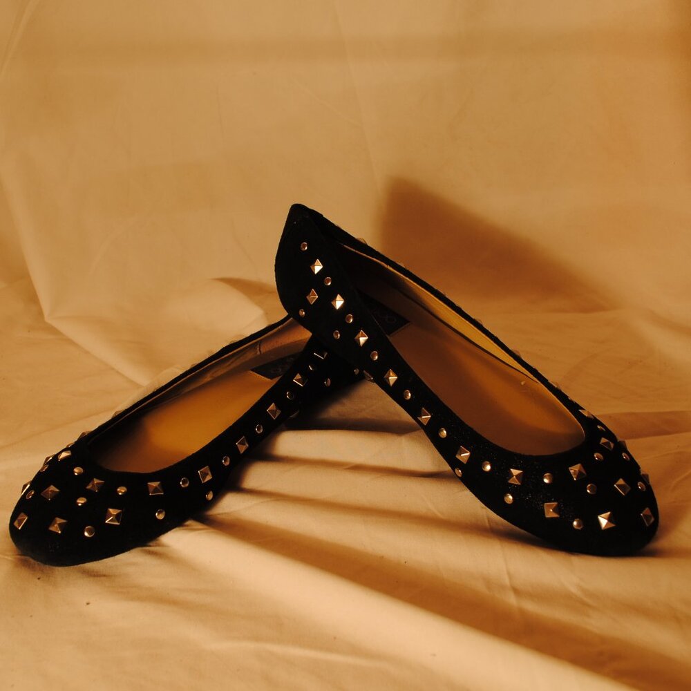 JIMMY CHOO SZ 9 1/2 WOMENS BLACK STUDDED FLATS